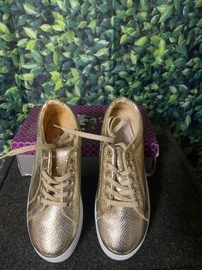 Gold Women's Metallic Lace-Up Sneakers - Stylish Casual Shoes